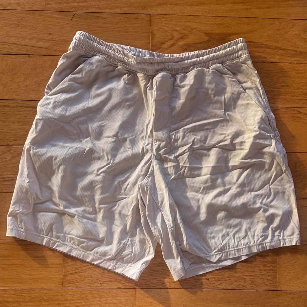 Men’s light gray Lululemon athletic shorts